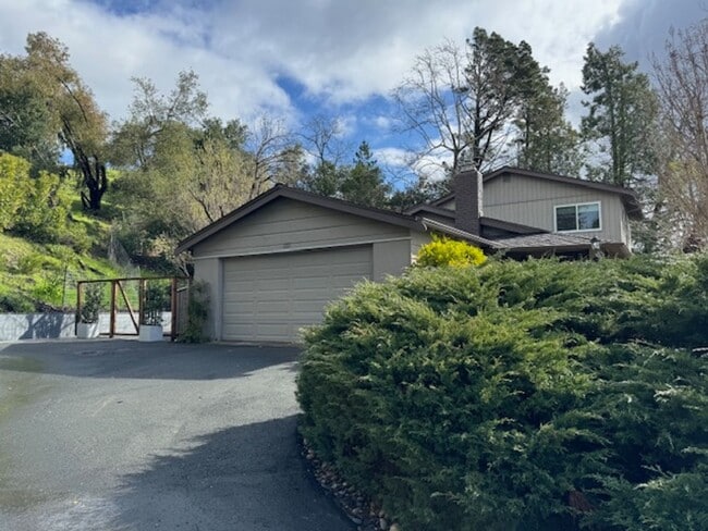 property at 3 Bel Air Ct