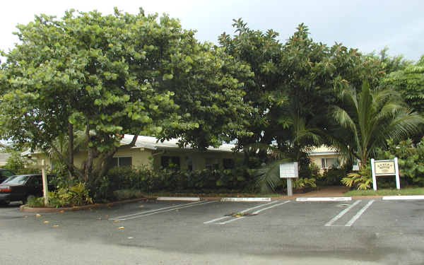 Azalea House in Delray Beach, FL - Foto de edificio - Building Photo