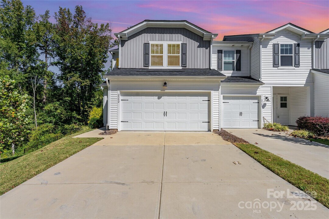 2352 Belterra Dr in Charlotte, NC - Building Photo