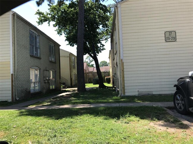 6200 W Tidwell Rd in Houston, TX - Building Photo - Building Photo