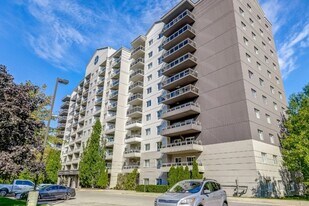 600 Proudfoot Lane in London, ON - Building Photo