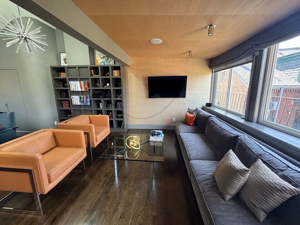 38 Worcester Sq, Unit 3 in Boston, MA - Building Photo