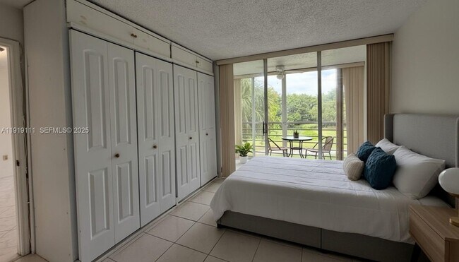 9430 Tangerine Pl in Davie, FL - Building Photo - Building Photo