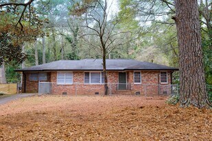 135 Brookwood Dr in Athens, GA - Building Photo