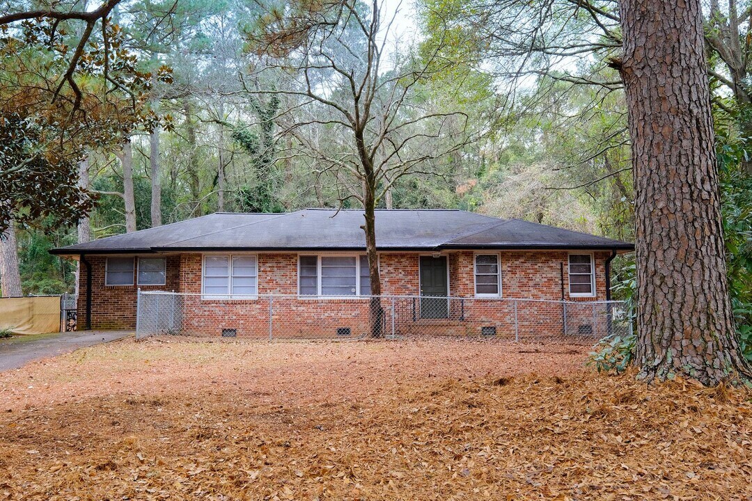 135 Brookwood Dr in Athens, GA - Building Photo