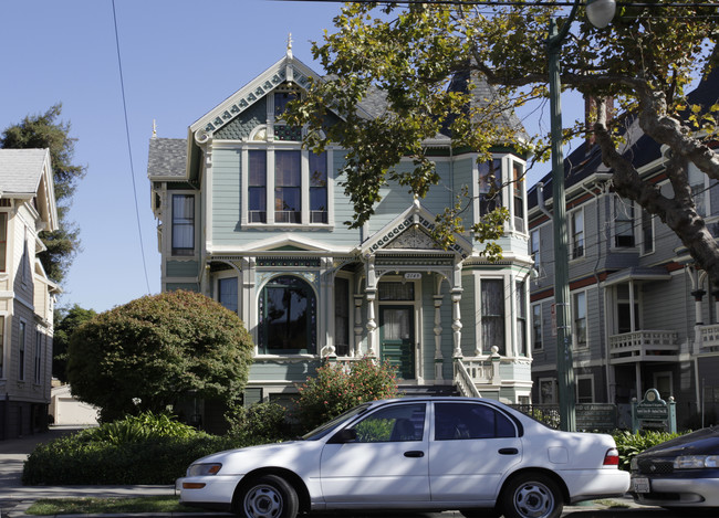 2149 Central in Alameda, CA - Foto de edificio - Building Photo