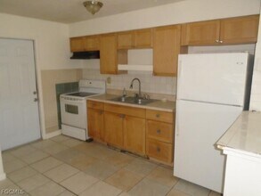 5522 Second Ave in Ft. Myers, FL - Foto de edificio - Building Photo