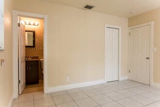 1442 SW 10th St in Fort Lauderdale, FL - Building Photo - Building Photo