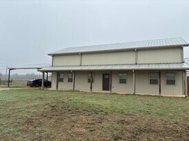 373 Cross Rd in Kingsbury, TX - Building Photo