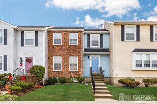 2 Mochen Ct in Sayreville, NJ - Building Photo