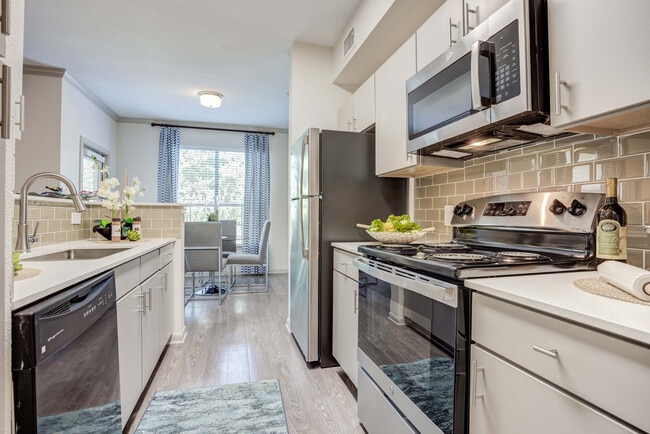 Hilltop at Shavano in San Antonio, TX - Building Photo - Building Photo