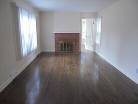 504 W Sunset Rd in Mount Prospect, IL - Building Photo