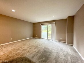 1330 Meadow Run in Akron, OH - Building Photo - Building Photo