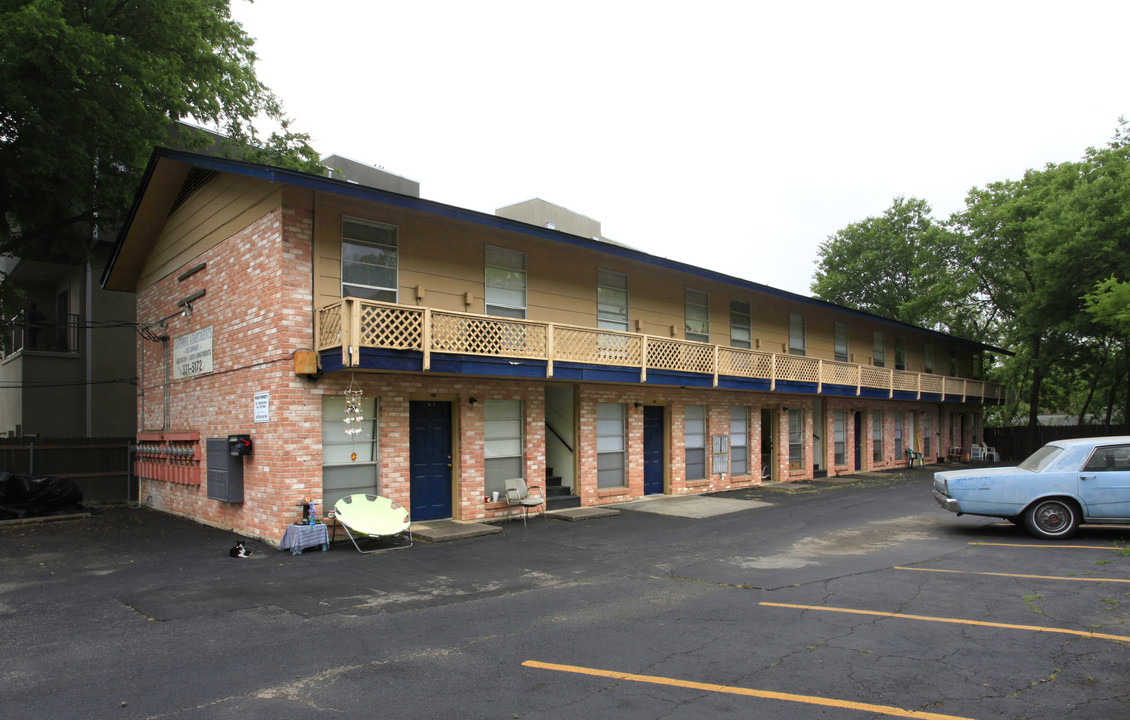 Austin Gateway in Austin, TX - Building Photo