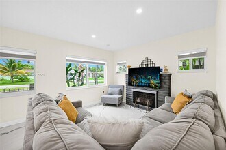 6840 SW 26th Ct in Miramar, FL - Building Photo - Building Photo