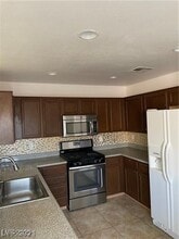 7859 Windhamridge Dr in Las Vegas, NV - Building Photo - Building Photo