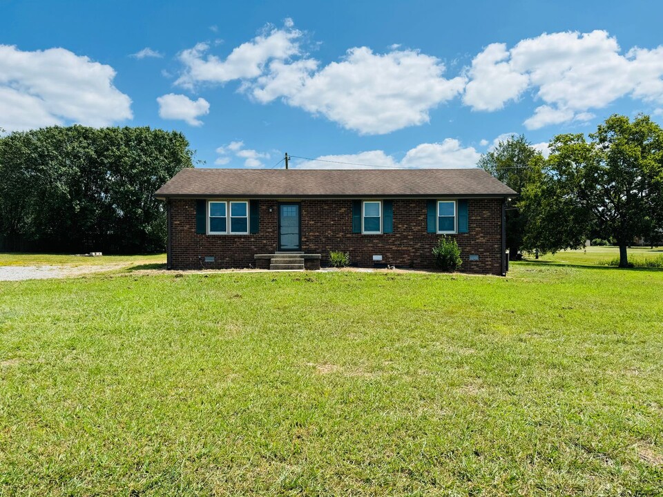 207 Old Hunters Point Pike in Lebanon, TN - Building Photo