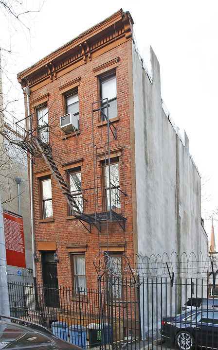 190 Pacific St in Brooklyn, NY - Building Photo