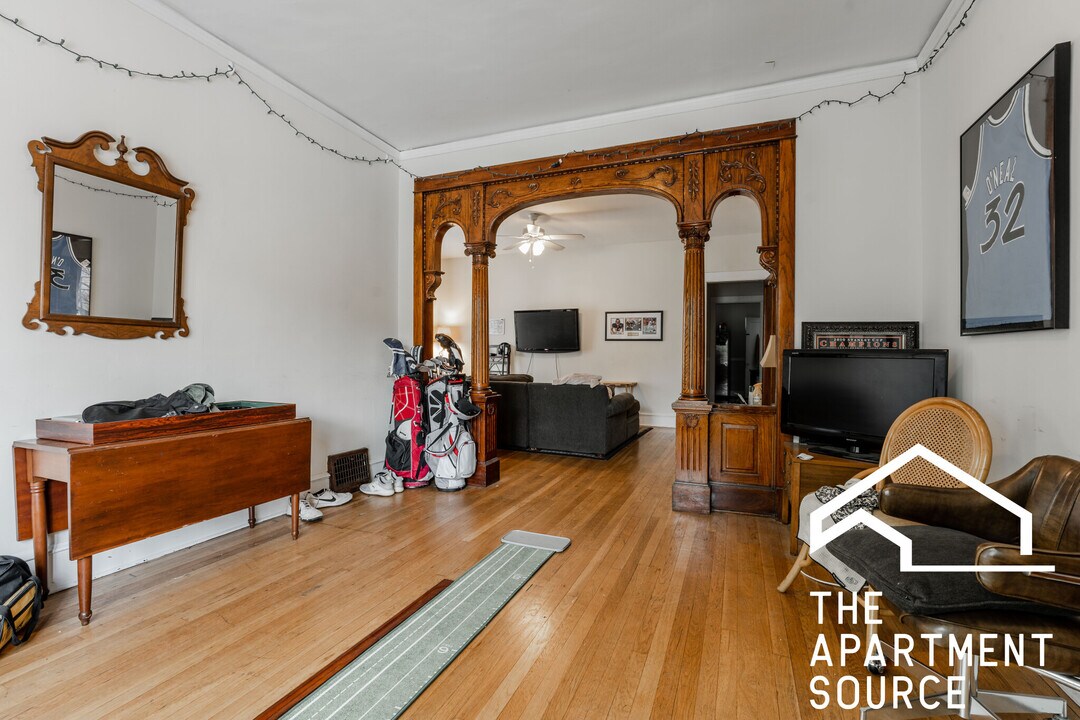 3010 N Greenview Ave, Unit 1F in Chicago, IL - Foto de edificio