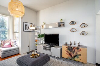 2221 Dwight Way, Unit Dwight 2 in Berkeley, CA - Foto de edificio - Building Photo