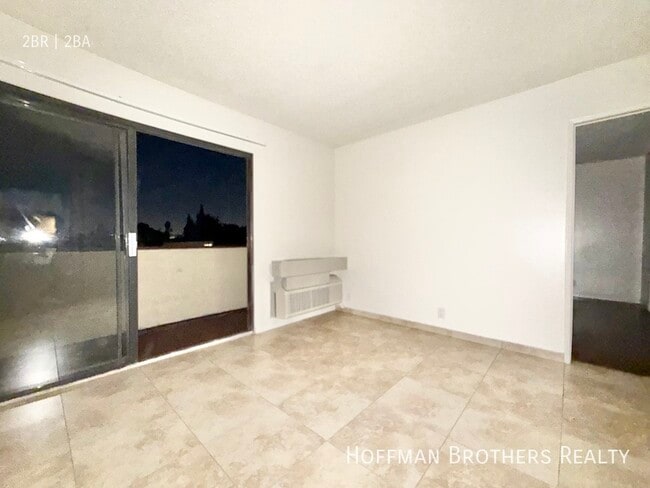 15040 Vanowen St in Los Angeles, CA - Building Photo - Building Photo