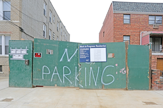 14-18 31st Ave in Astoria, NY - Building Photo - Building Photo