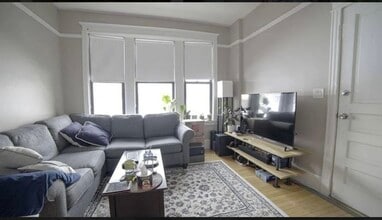 2117 N Kedzie Blvd in Chicago, IL - Foto de edificio - Building Photo