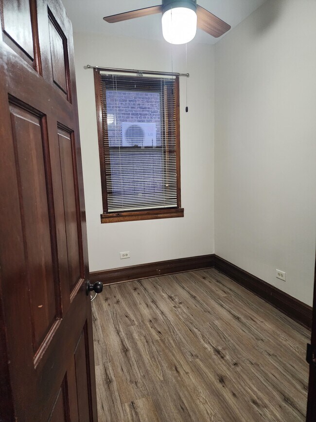 2155 W Polk St in Chicago, IL - Building Photo - Building Photo