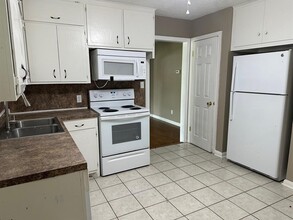 206 Poinsettia St in Lake Jackson, TX - Foto de edificio - Building Photo