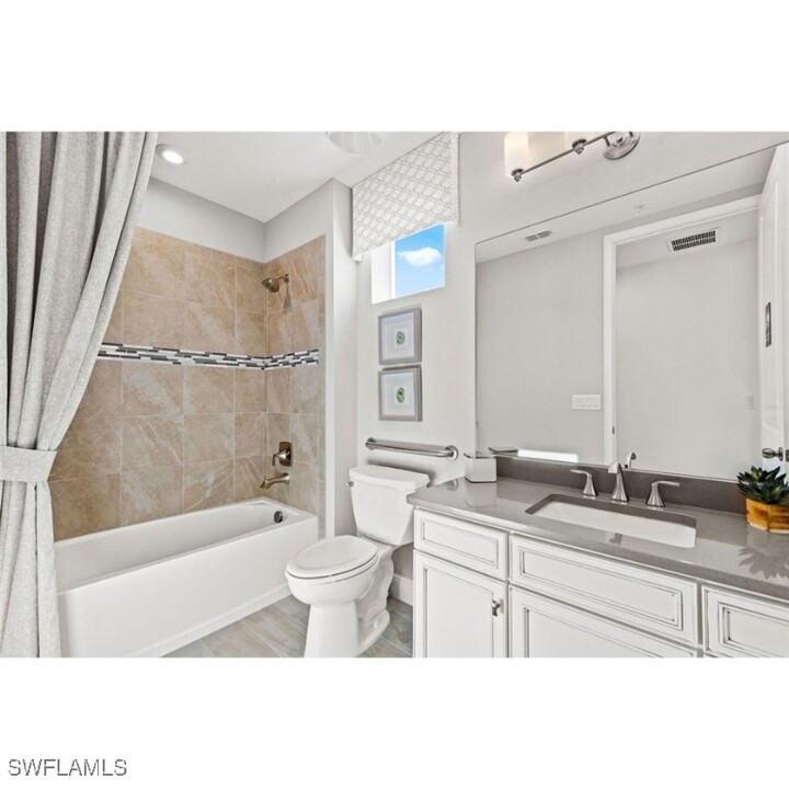 4683 Arboretum Cir in Naples, FL - Foto de edificio