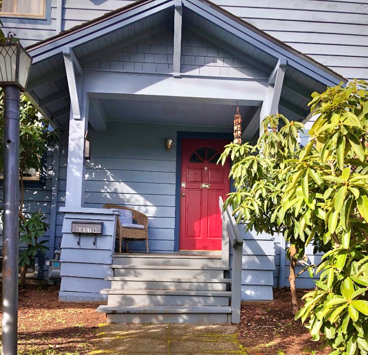 6057 34th Ave NE in Seattle, WA - Building Photo