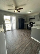 Parkview Townhomes in Wichita, KS - Foto de edificio - Building Photo