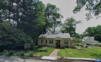 2 Maysenger Rd in Mahwah, NJ - Building Photo