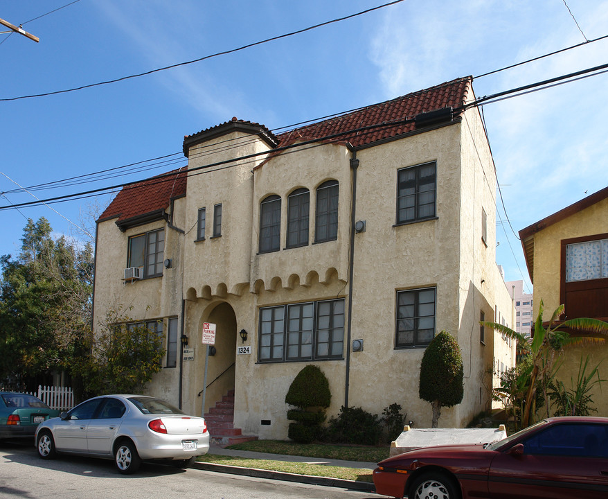 1324 N New Hampshire Ave in Los Angeles, CA - Building Photo