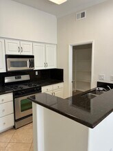 12368 Carmel Country Rd, Unit 303 in San Diego, CA - Foto de edificio - Building Photo