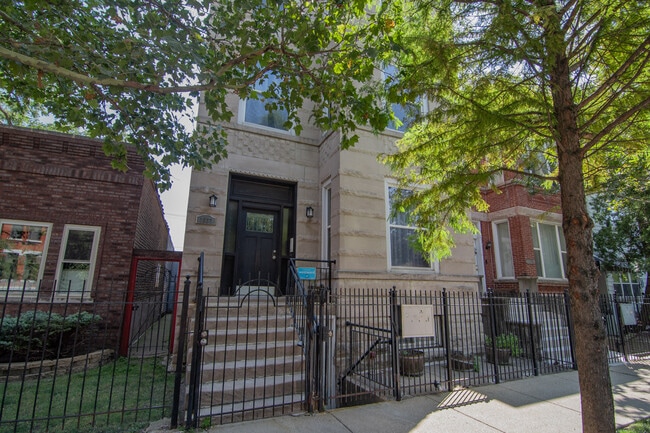 property at 1537 N Rockwell St