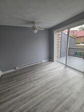 471 W Shore Rd in Warwick, RI - Building Photo - Building Photo