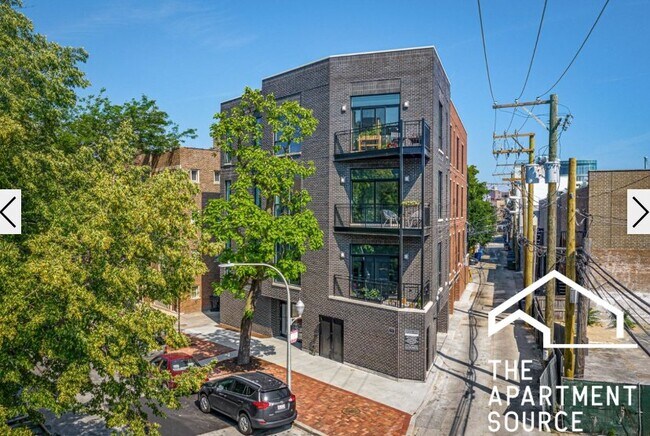 1050 W Cornelia Ave, Unit 2 in Chicago, IL - Foto de edificio - Building Photo