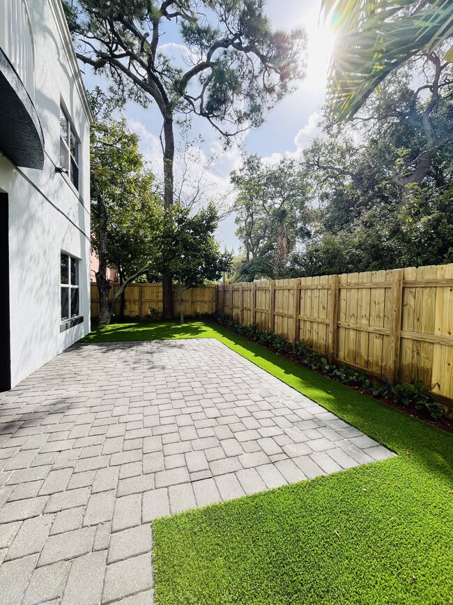 430 SE 16th St in Fort Lauderdale, FL - Building Photo - Building Photo