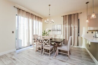 8916 Madrid Cir in Naples, FL - Building Photo - Building Photo