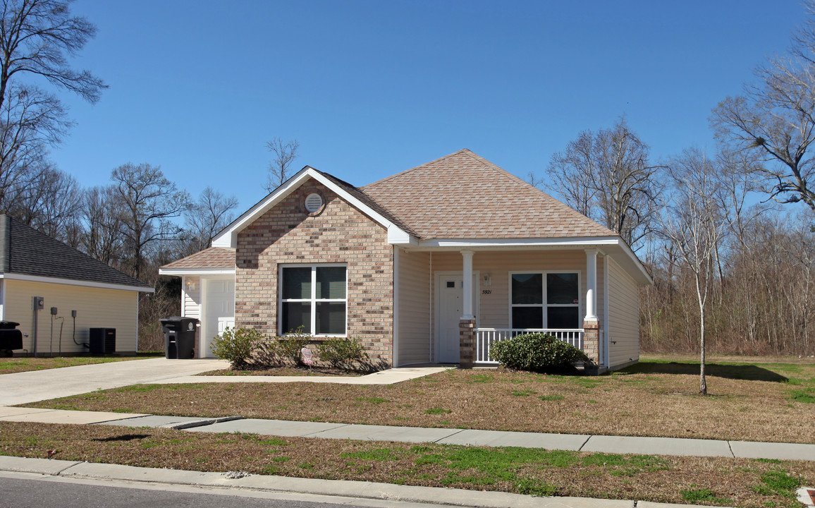 Cedar Pointe Subdivision in Baton Rouge, LA - Building Photo