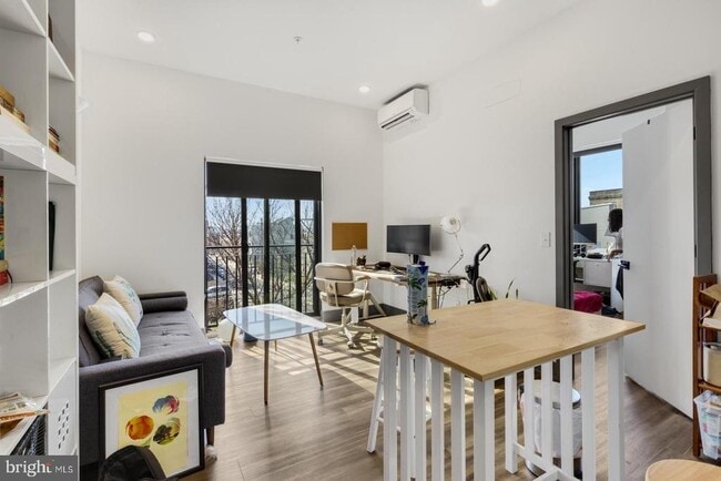 property at 1935 E Hazzard St