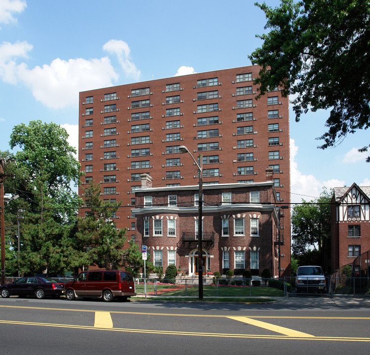 Ballantine House in Newark, NJ - Building Photo