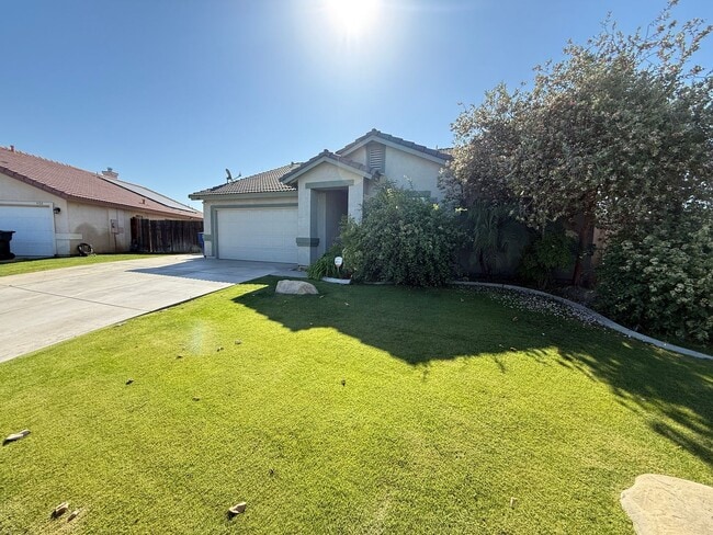 400 Gandola Dr in Bakersfield, CA - Building Photo - Building Photo