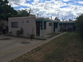 427 Stanford Dr SE in Albuquerque, NM - Building Photo