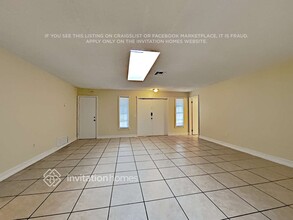 10270 NW 24th St in Sunrise, FL - Foto de edificio - Building Photo