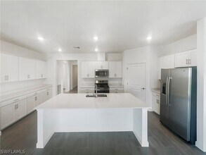 18347 Ridgeline Dr in Estero, FL - Building Photo - Building Photo