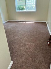 27640 Susan Beth Way in Santa Clarita, CA - Building Photo - Building Photo