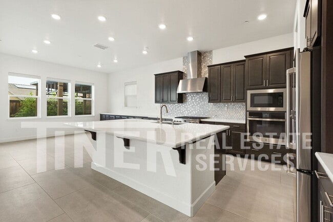 4944 Covered Wagon Cir in Folsom, CA - Building Photo - Building Photo