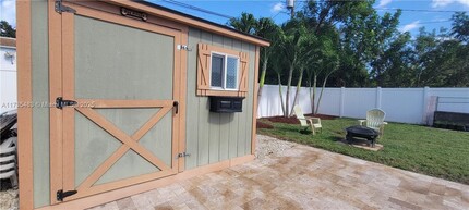 726 SW 4th Terrace in Dania Beach, FL - Building Photo - Building Photo